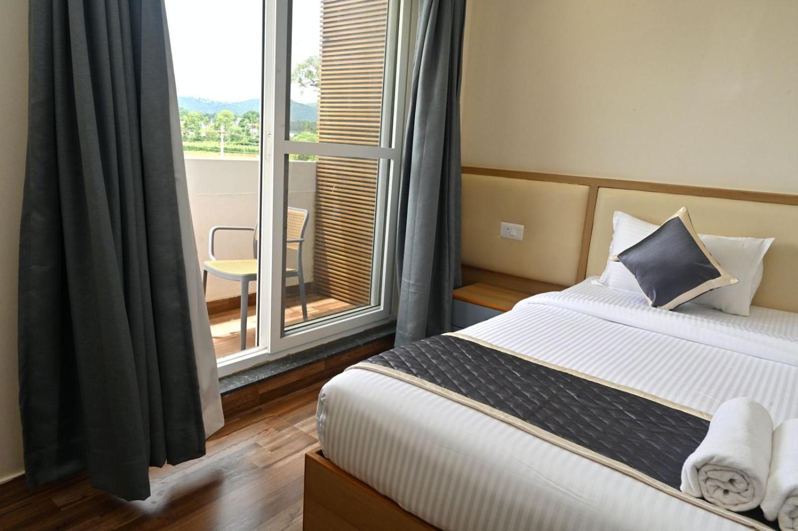 Hometown Sharu'S Inn A Luxury Hotel Chikmagalūr Екстериор снимка