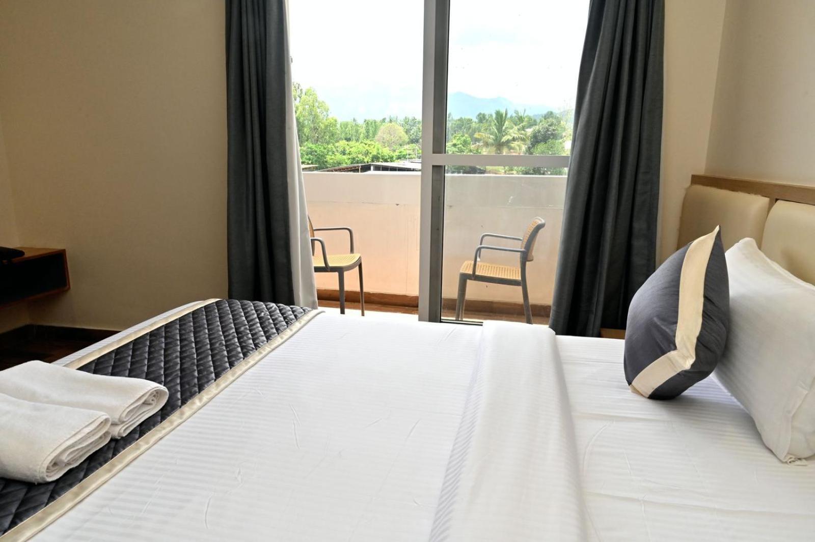 Hometown Sharu'S Inn A Luxury Hotel Chikmagalūr Екстериор снимка