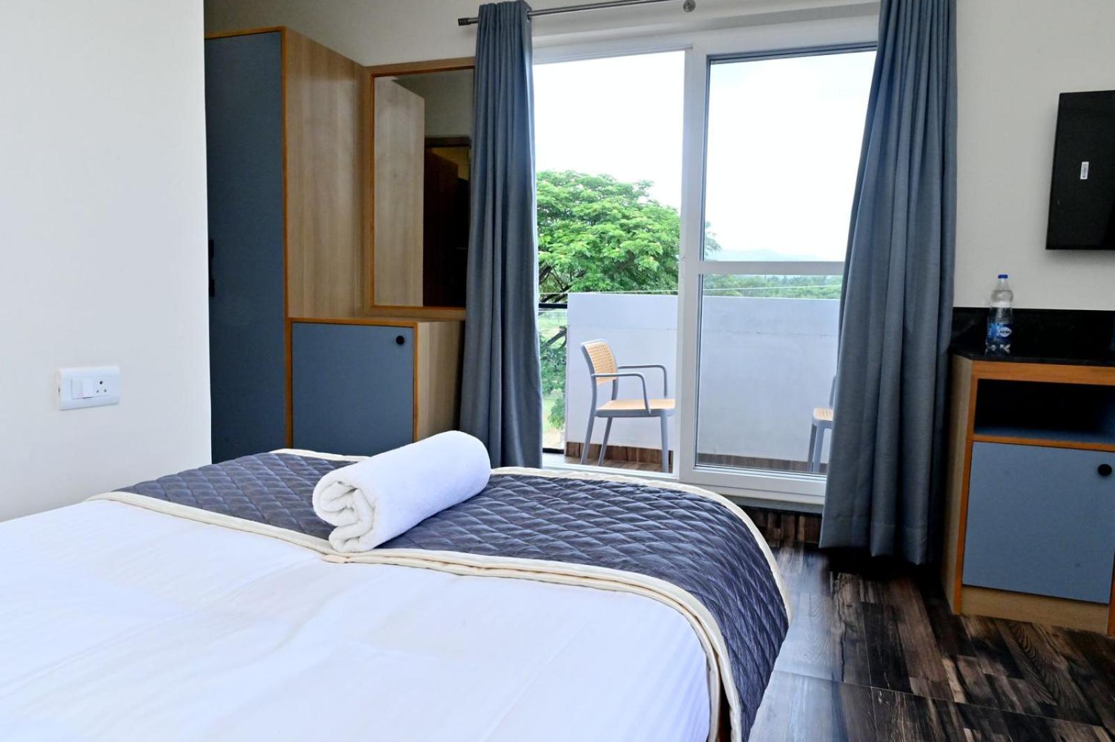 Hometown Sharu'S Inn A Luxury Hotel Chikmagalūr Екстериор снимка